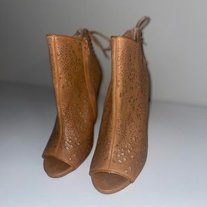 Peep toe beige ankle booties 7.5